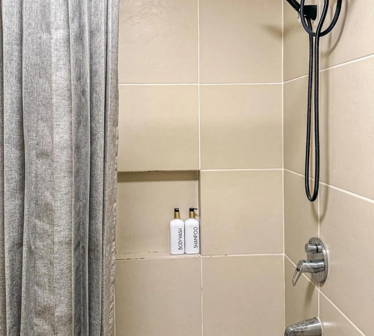 Studio Suite At Fairway Terraces Near Naia T3 Manila Filippine