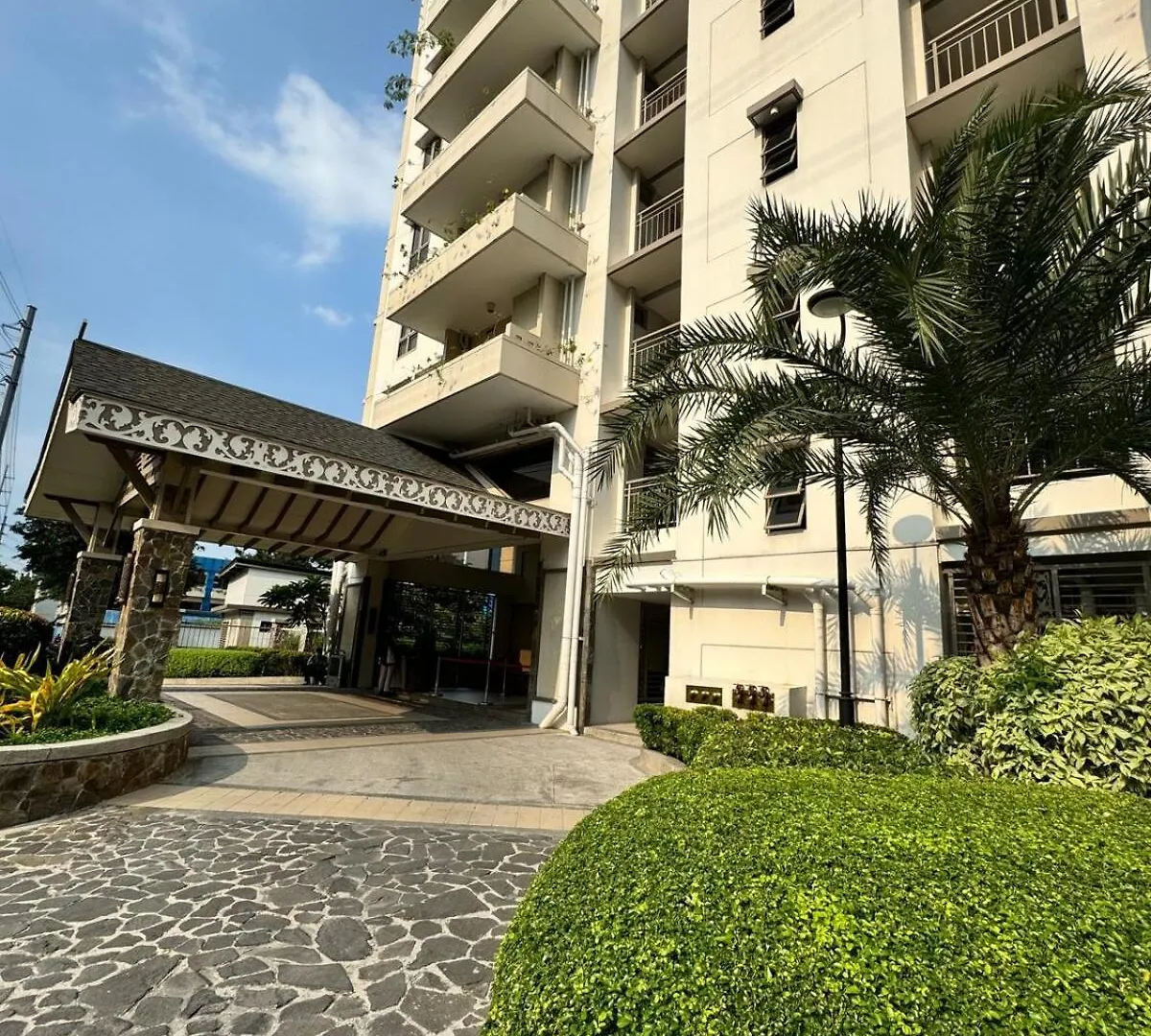 Studio Suite At Fairway Terraces Near Naia T3 Manila Apartment